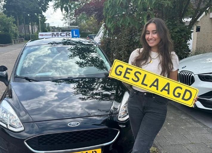 Geslaagd bij Rijschool MCR
